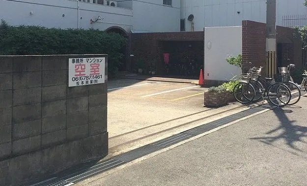 ④当院の駐車場です。16番と17番が当院の駐車スペースです。